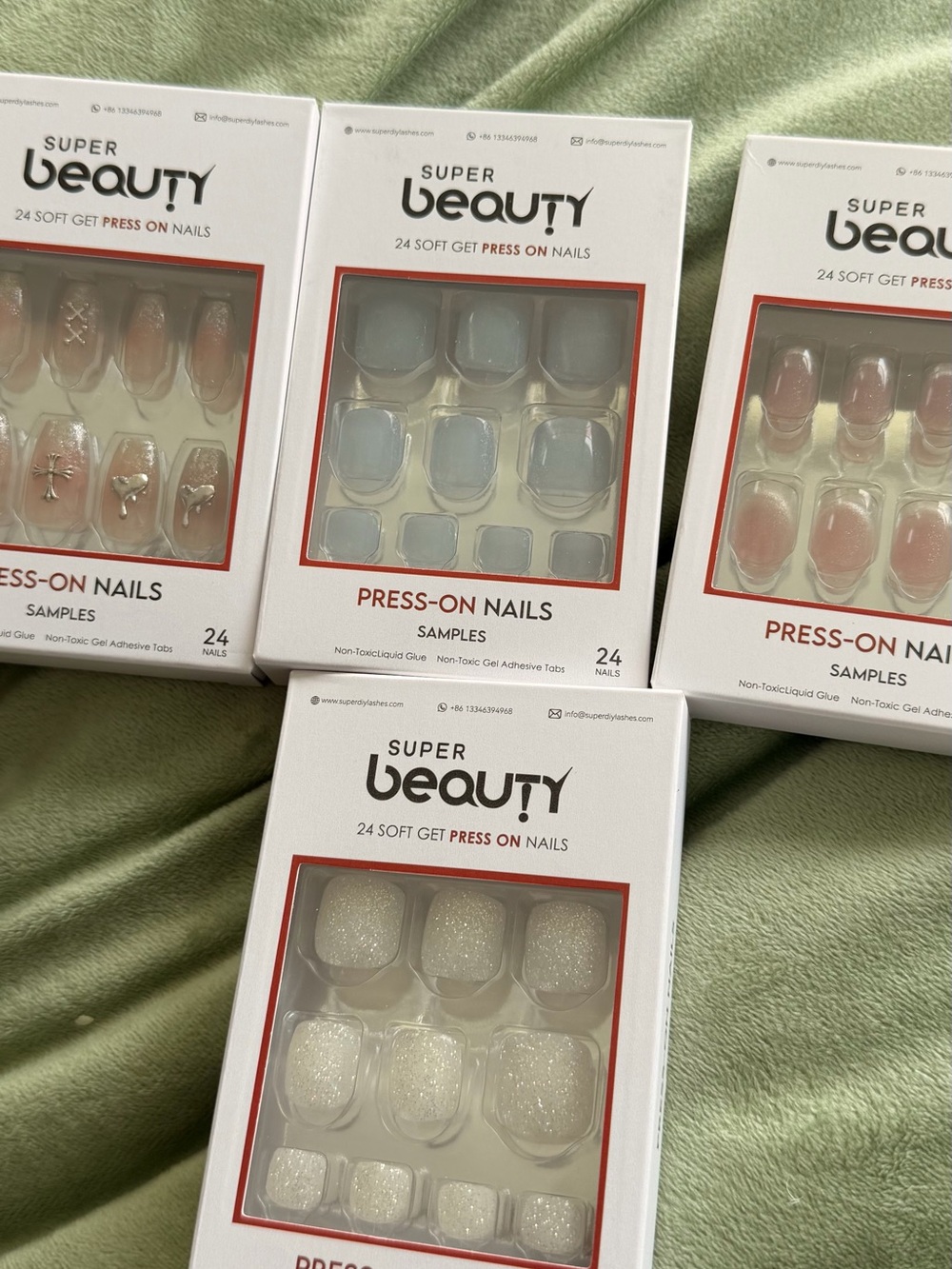 Set of 4Press-On Nails - Picture 1 of 2